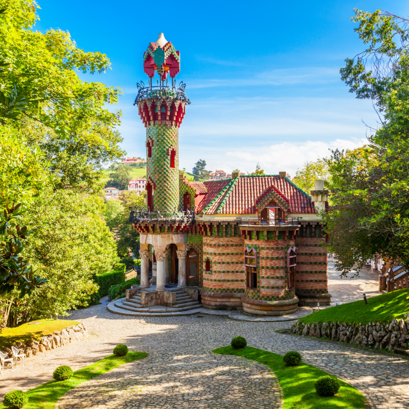 Imagen del pack Escapada desconexión con visita cultural al Capricho de Gaudí