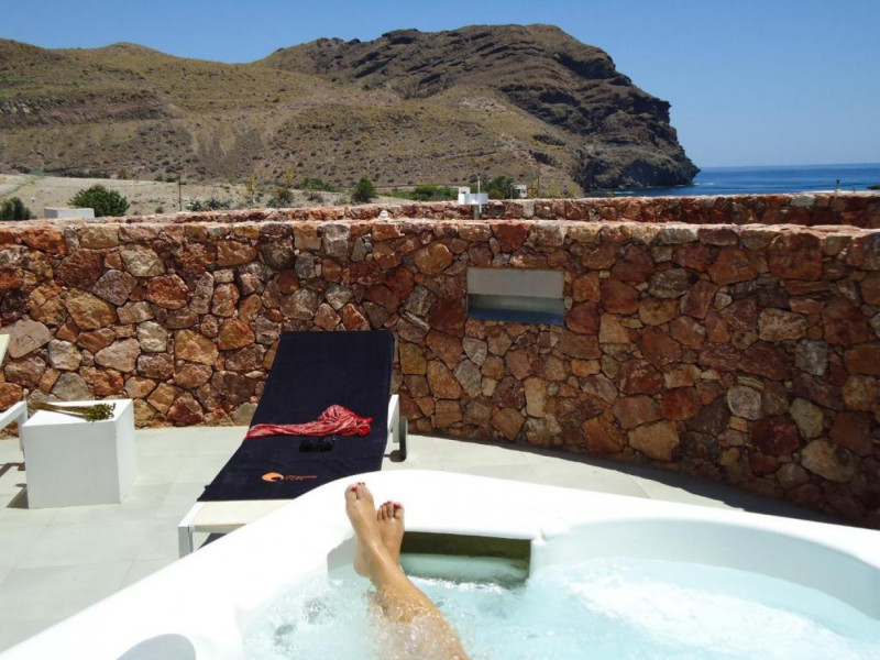 Imagen del pack Escapada Romántica en suite con Jacuzzi y vistas al Cabo de Gata