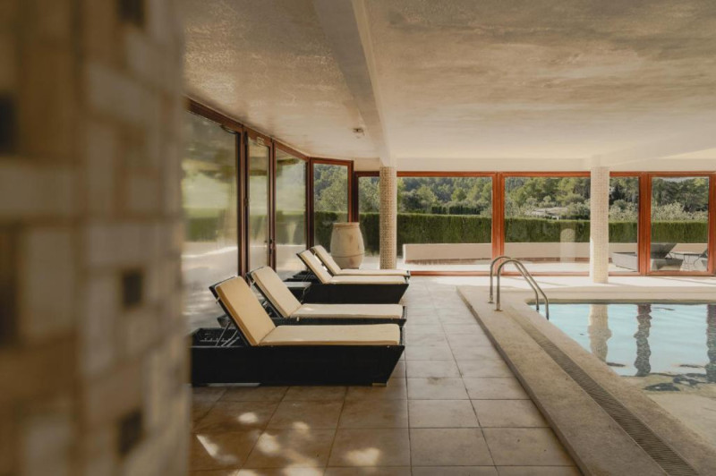 Imagen del pack Escapada relax con merienda top y acceso a piscina climatizada.