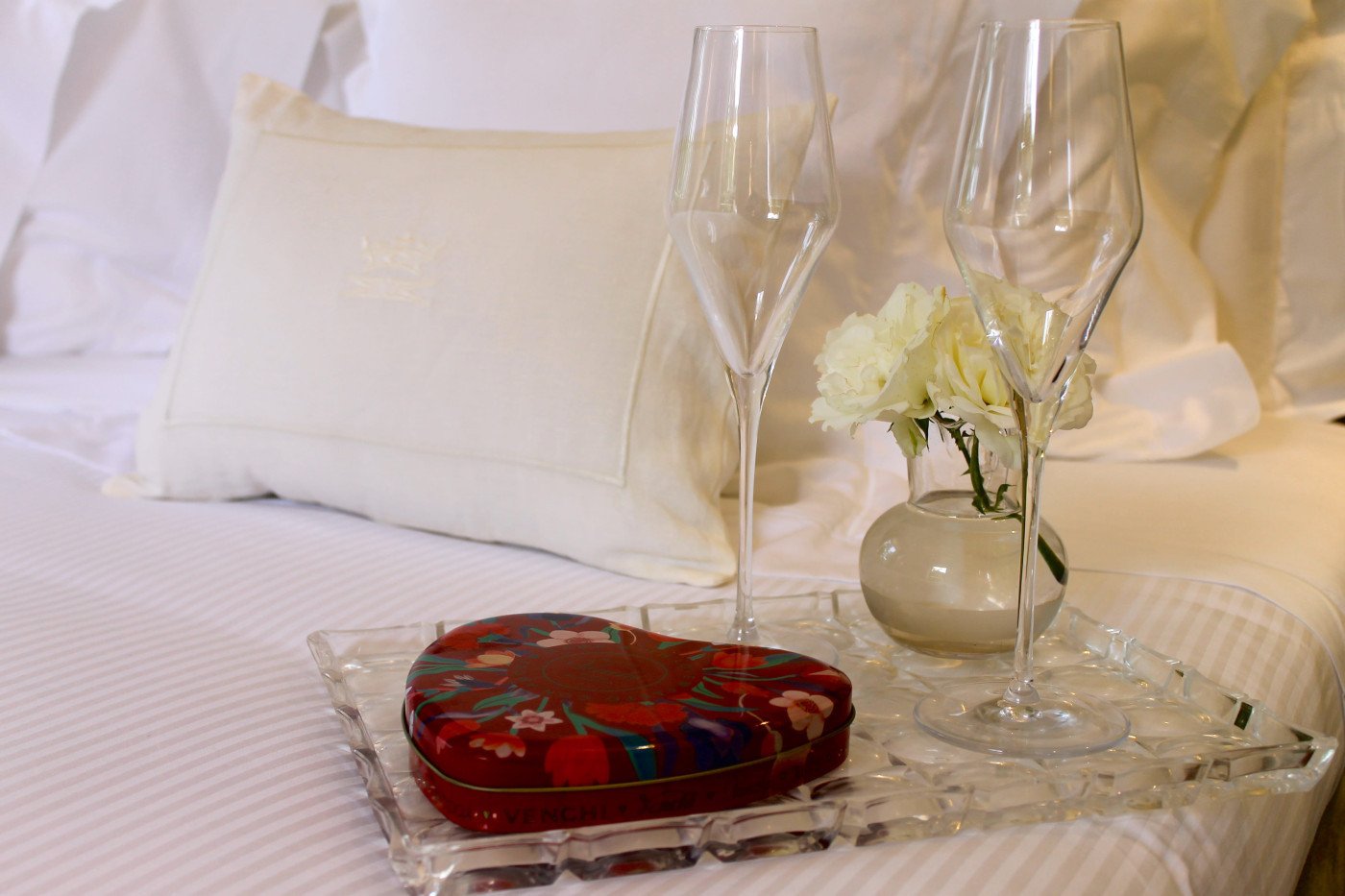 `Imagen 2 de Escapada romántica en un Hotel Boutique con cava y bombones