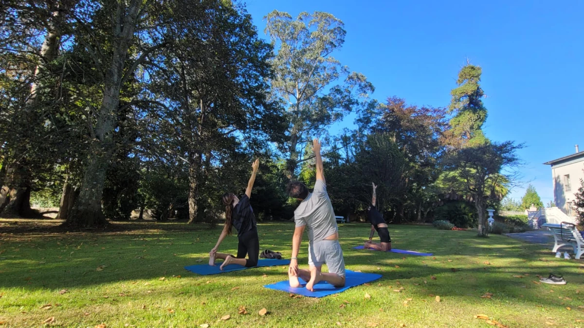 Imagen del pack Yoga en los jardines, conexión con la naturaleza