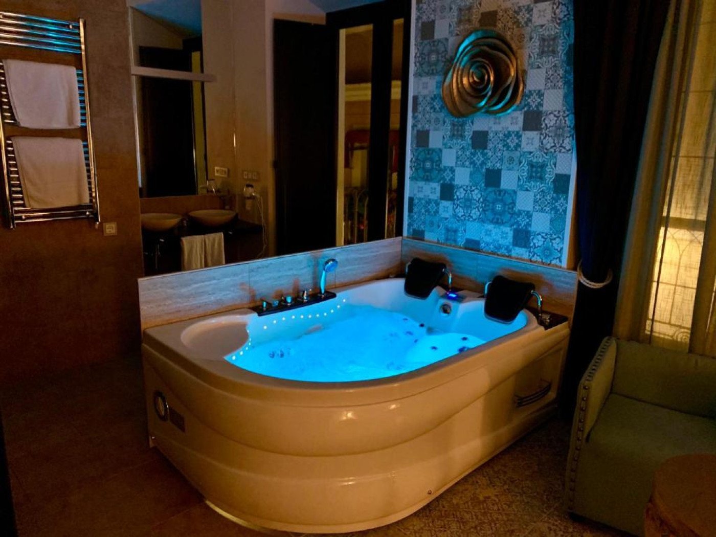 Imagen de la habitación SUITE CON JACUZZI