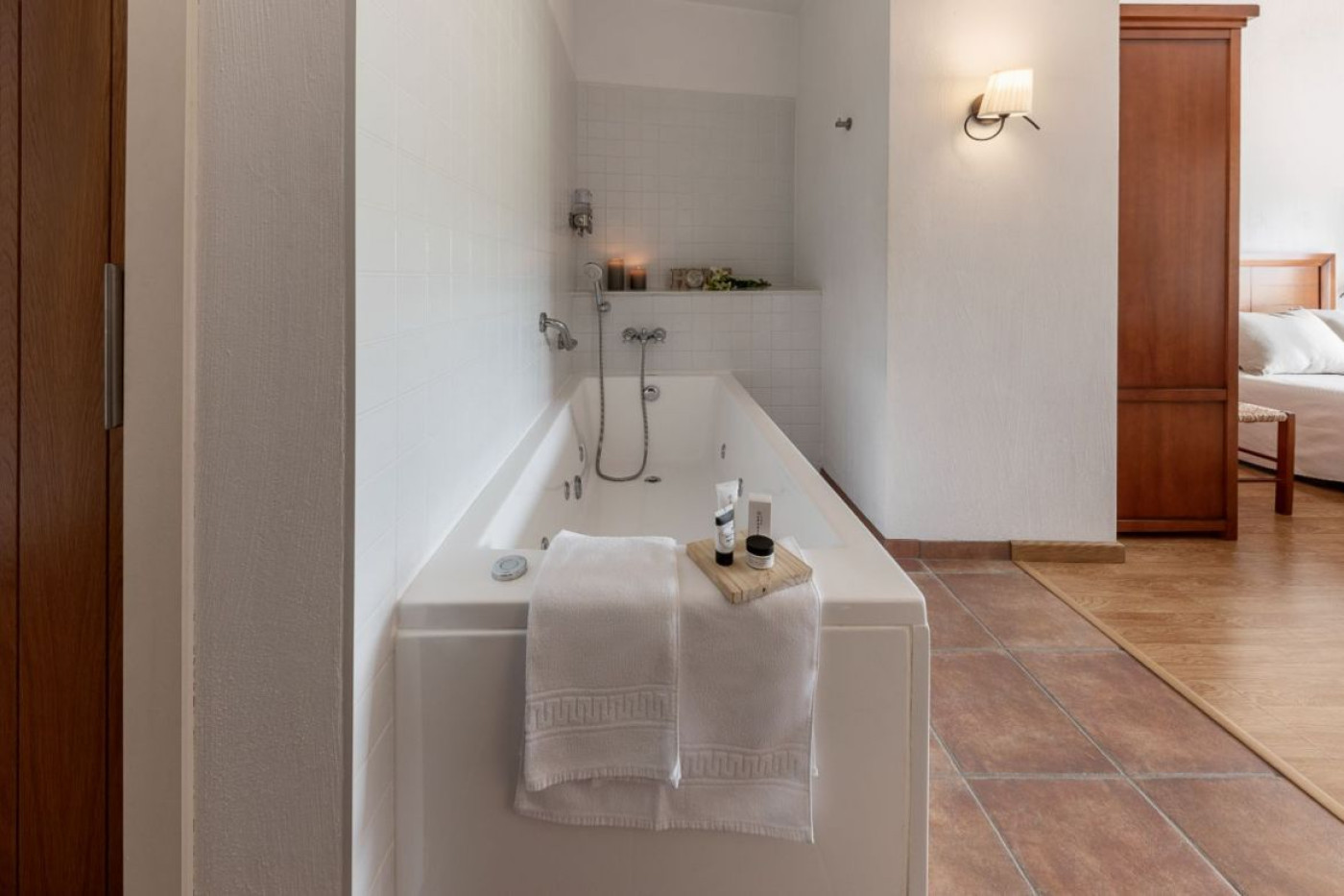 Imagen de la habitación ESBARZER- Doble Junior Suite - CON BAÑERA DE HIDROMASAJE