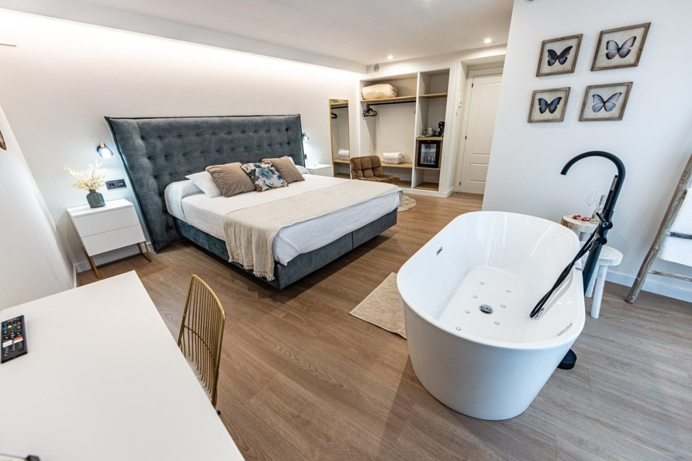 Imagen de la habitación TOLVA, Habitación Familiar con Bañera y Balcón