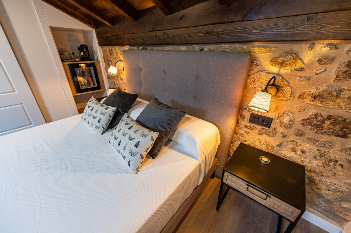 Imagen de la habitación SOLEIRA, Habitación Doble Deluxe Bajo Cubierta en Madera