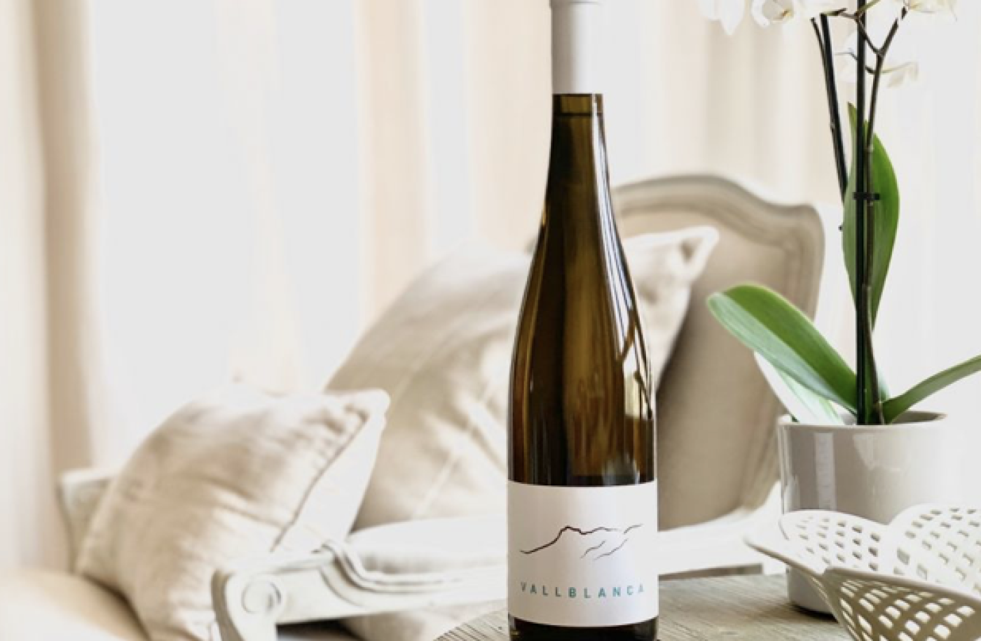 Imagen de Botella de Vino en habitación